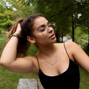 Meet your Posher, Isabel